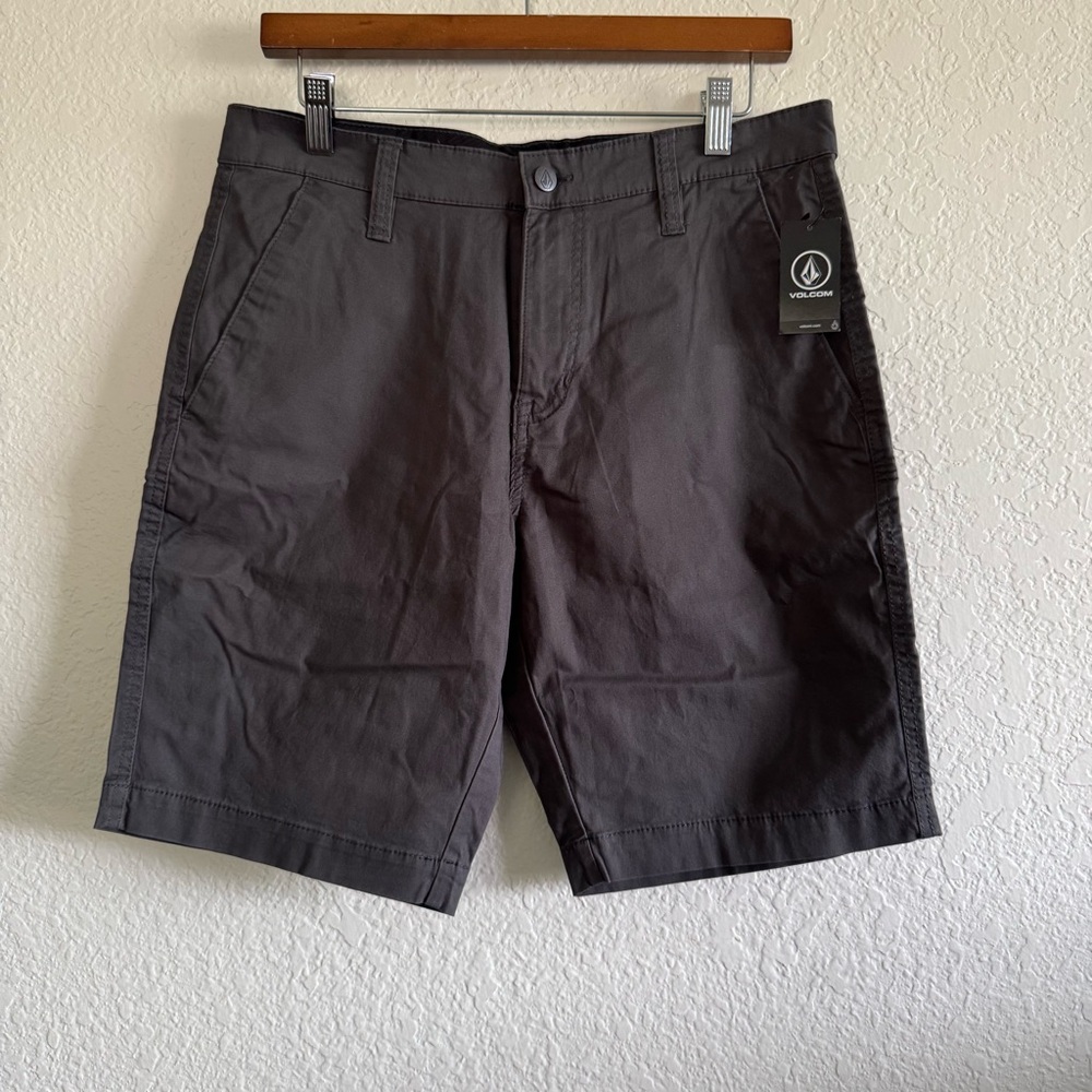 NWT - Volcom Men's Cleaver Stretch  Shorts